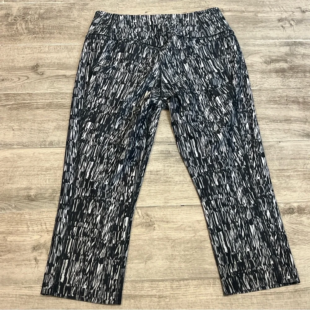 Nike Women’s Power Poly Screen Printed Capri Crop Legging Pant Size Medium Black